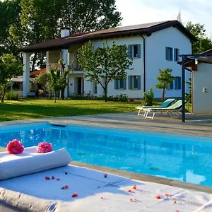 Pool & Garden Lelia Bed & Breakfast